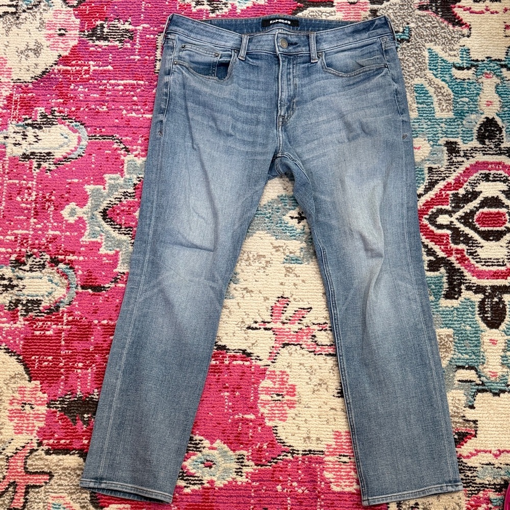 Express Slim Straight Jeans in Faded Light Blue Wash 34x30